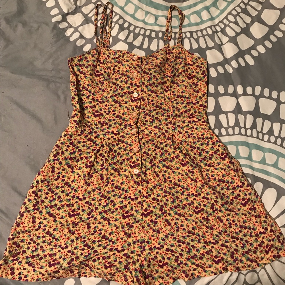 Forever 21 Boutique Floral Romper Sz M